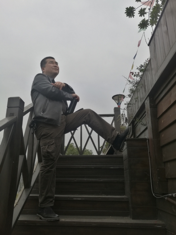 孤单背影的第一张照片--古田相亲网