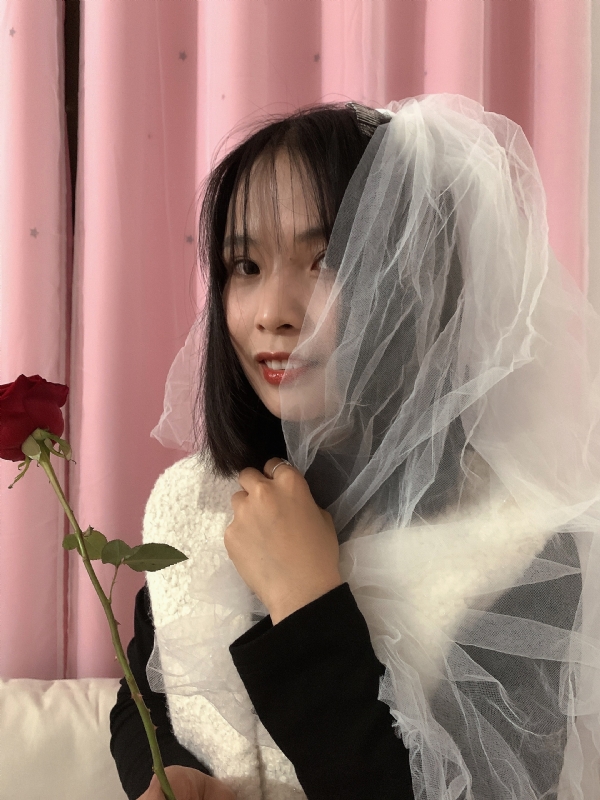 持紫菜包饭的女孩的第一张照片--古田相亲网